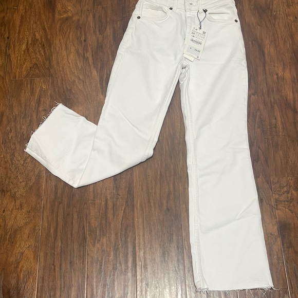 ZARA- Brand new white jeans - Picture 1 of 2